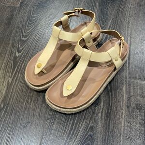 ✨Gently worn Aeresoles sandals 🩴